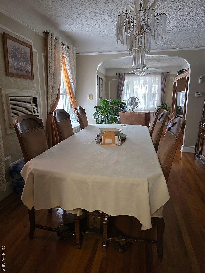 Property in a prime location with modern interiors