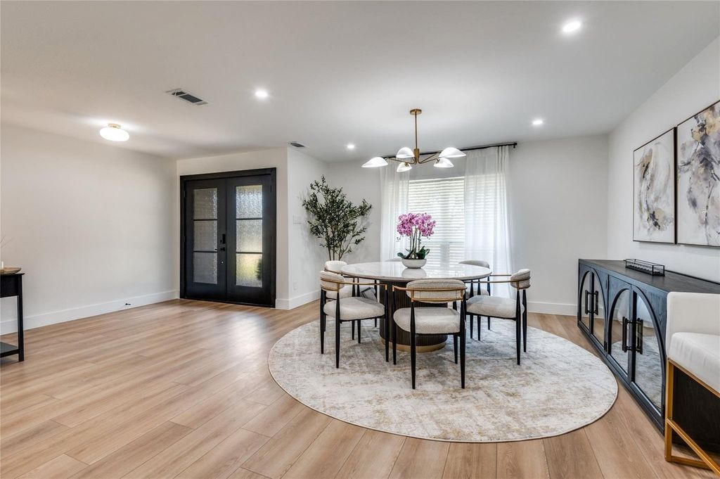 Property in a prime location with modern interiors