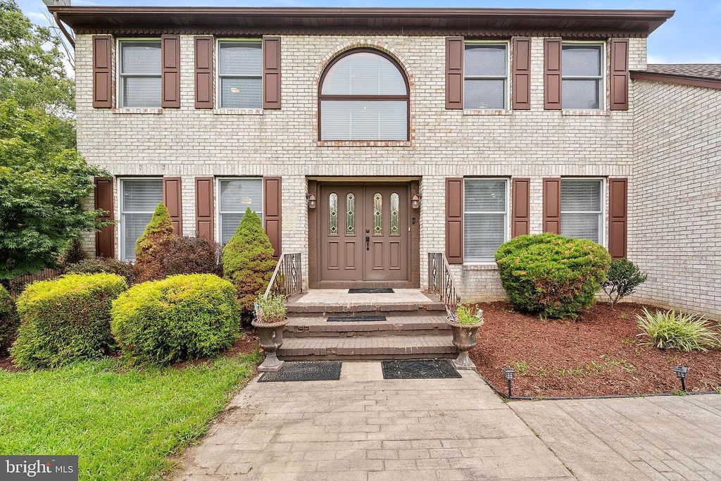Property in a prime location with modern interiors