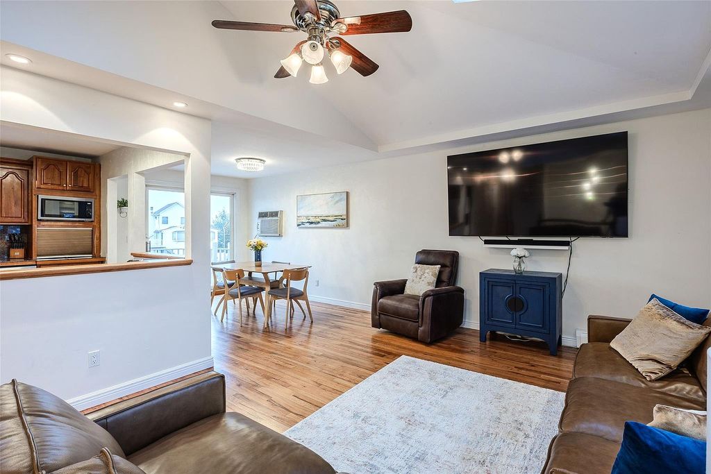 Property in a prime location with modern interiors