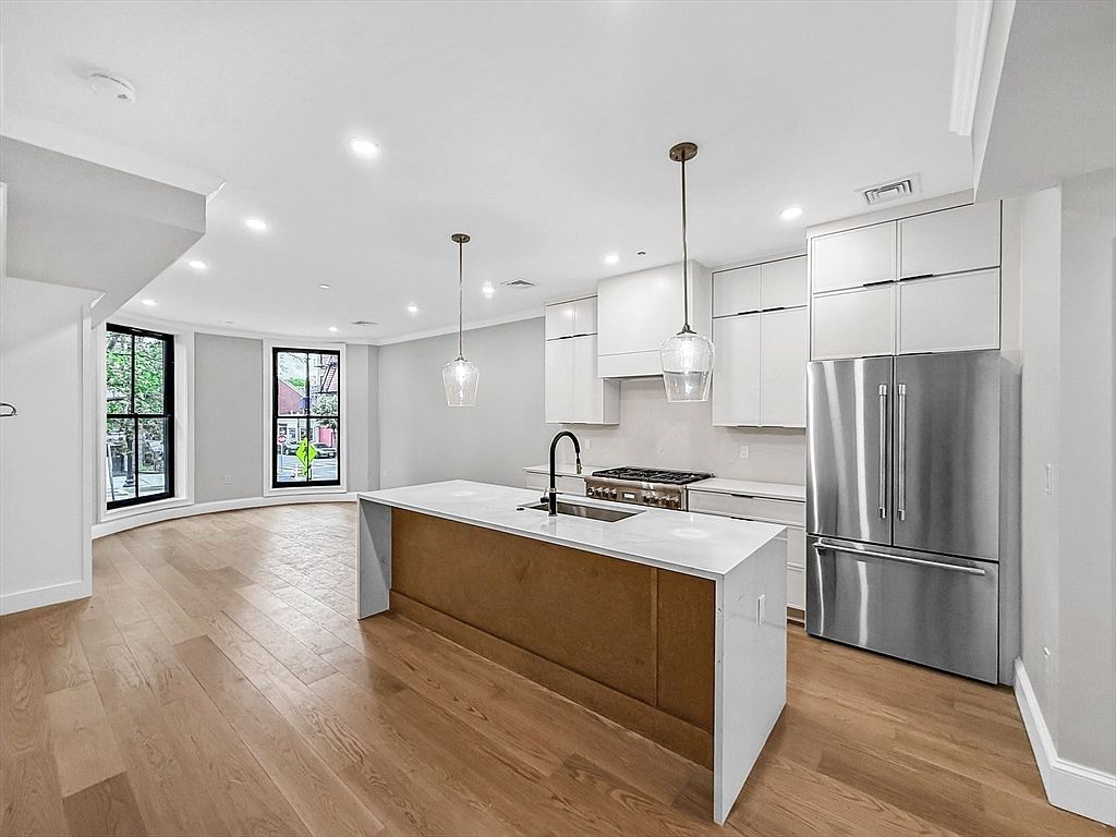 Modern property with spacious rooms and natural lighting