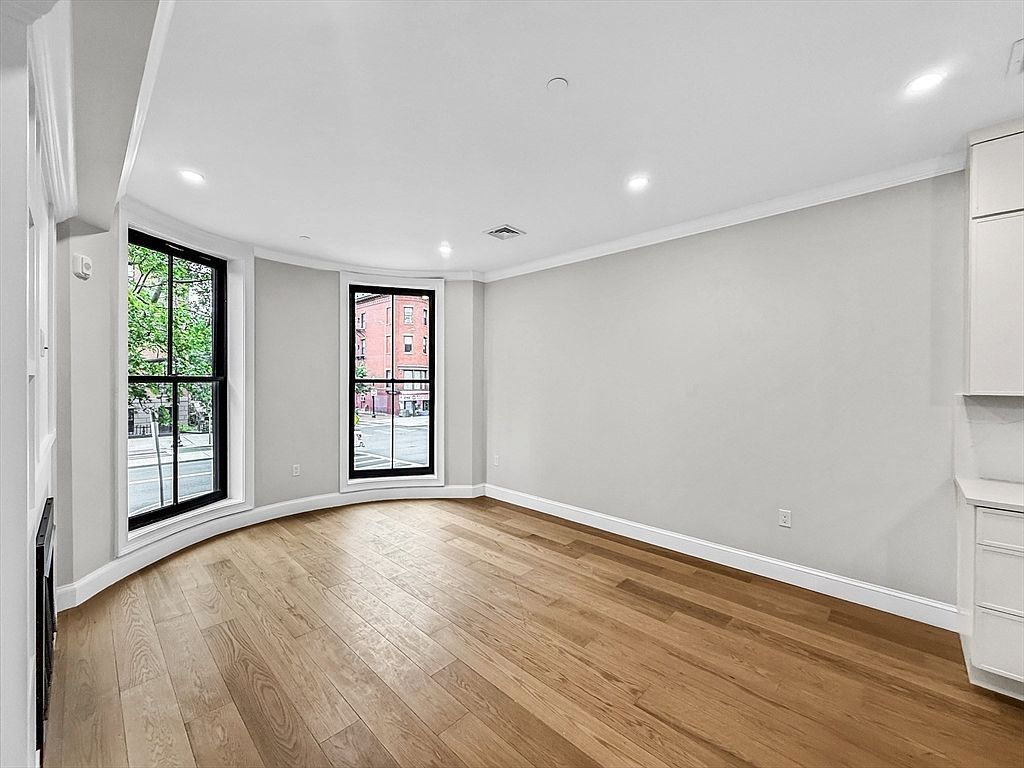 Property in a prime location with modern interiors