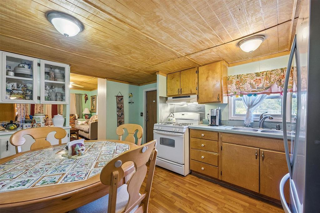Property in a prime location with modern interiors