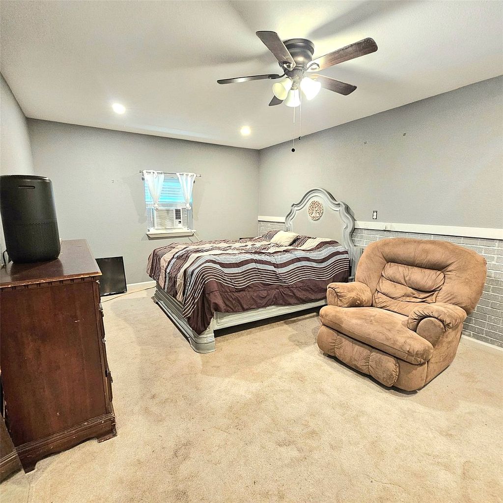 Property in a prime location with modern interiors