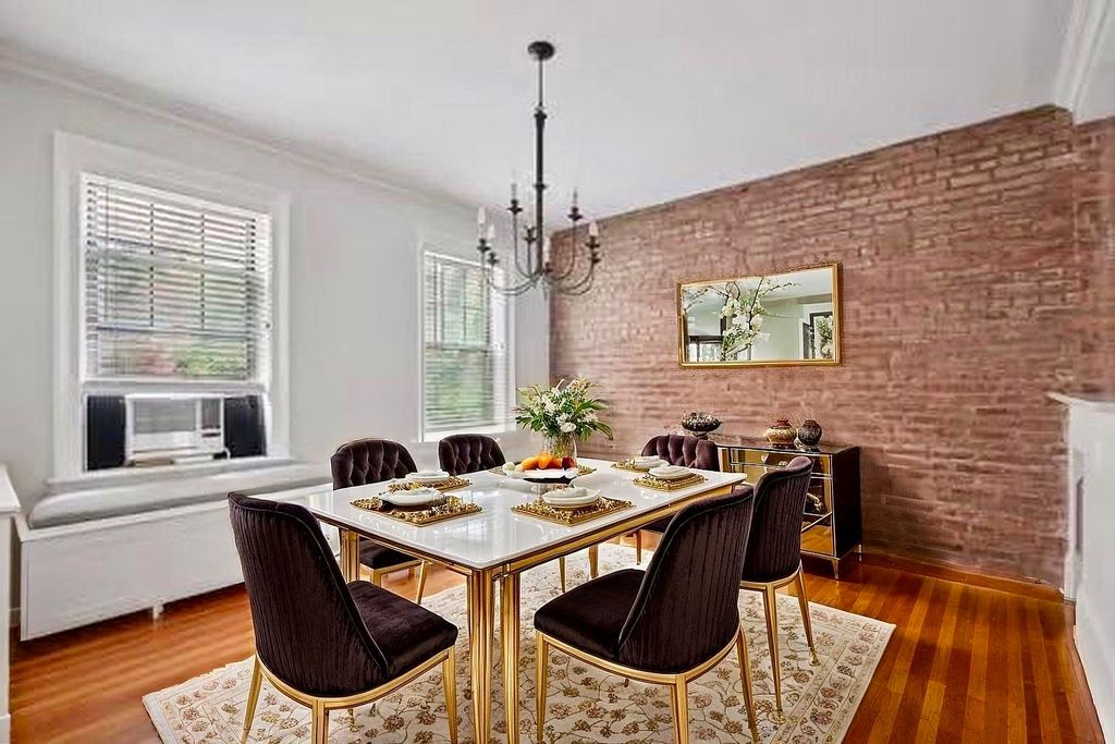 Property in a prime location with modern interiors