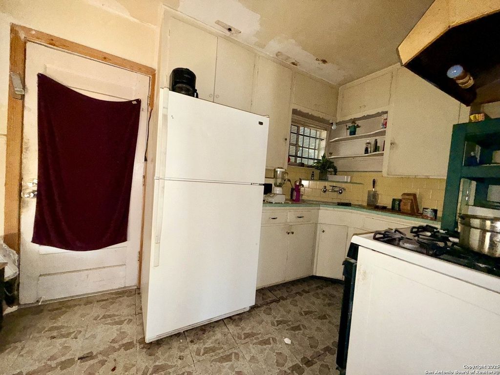 Property in a prime location with modern interiors