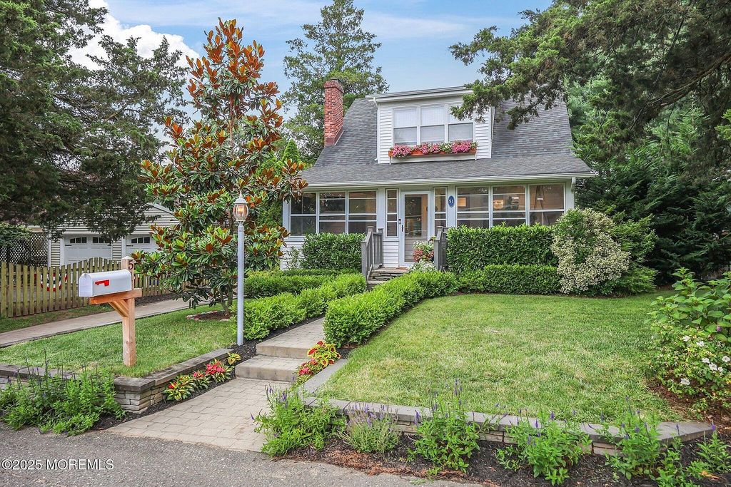 Property in a prime location with modern interiors