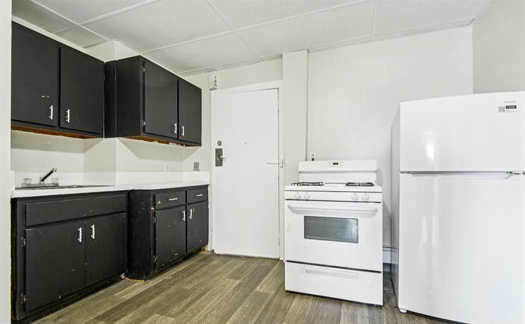 Property in a prime location with modern interiors