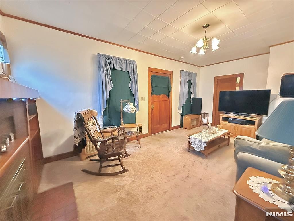 Property in a prime location with modern interiors