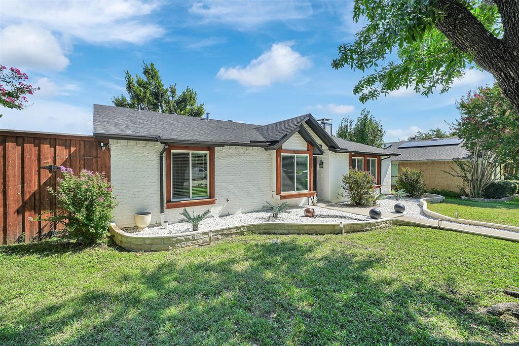 Property in a prime location with modern interiors