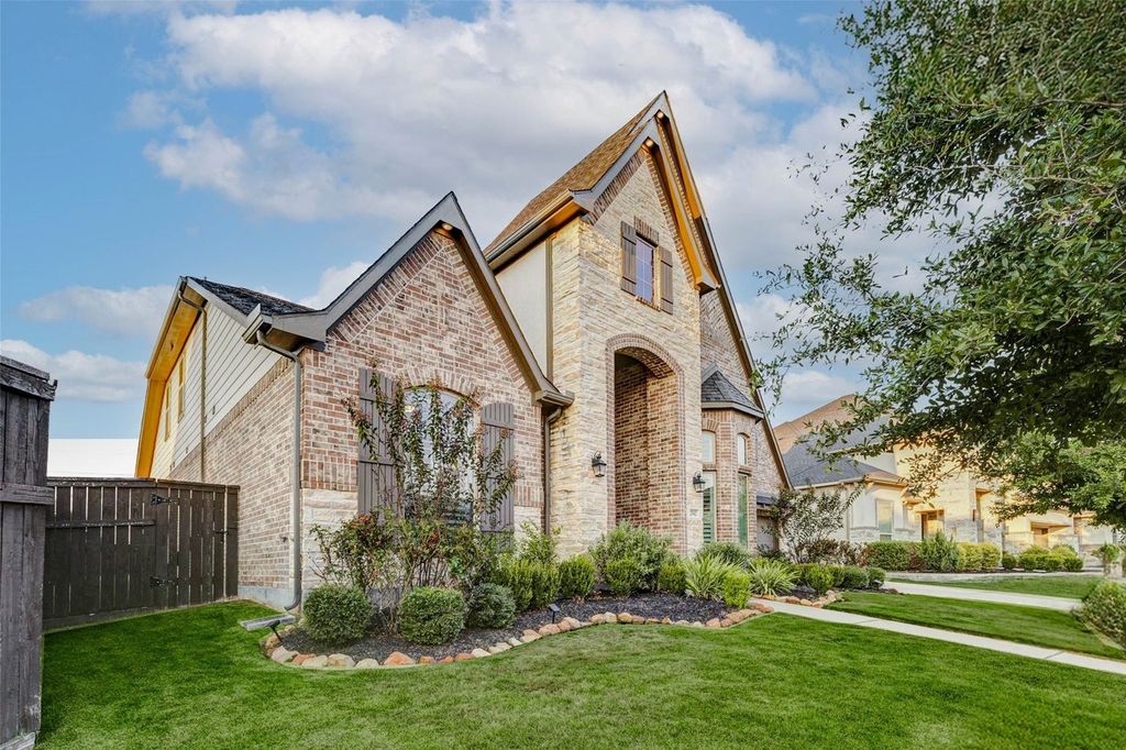 Property in a prime location with modern interiors