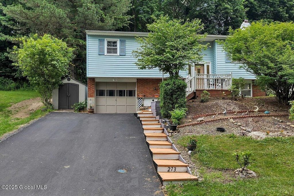 Cozy home in a quiet neighborhood