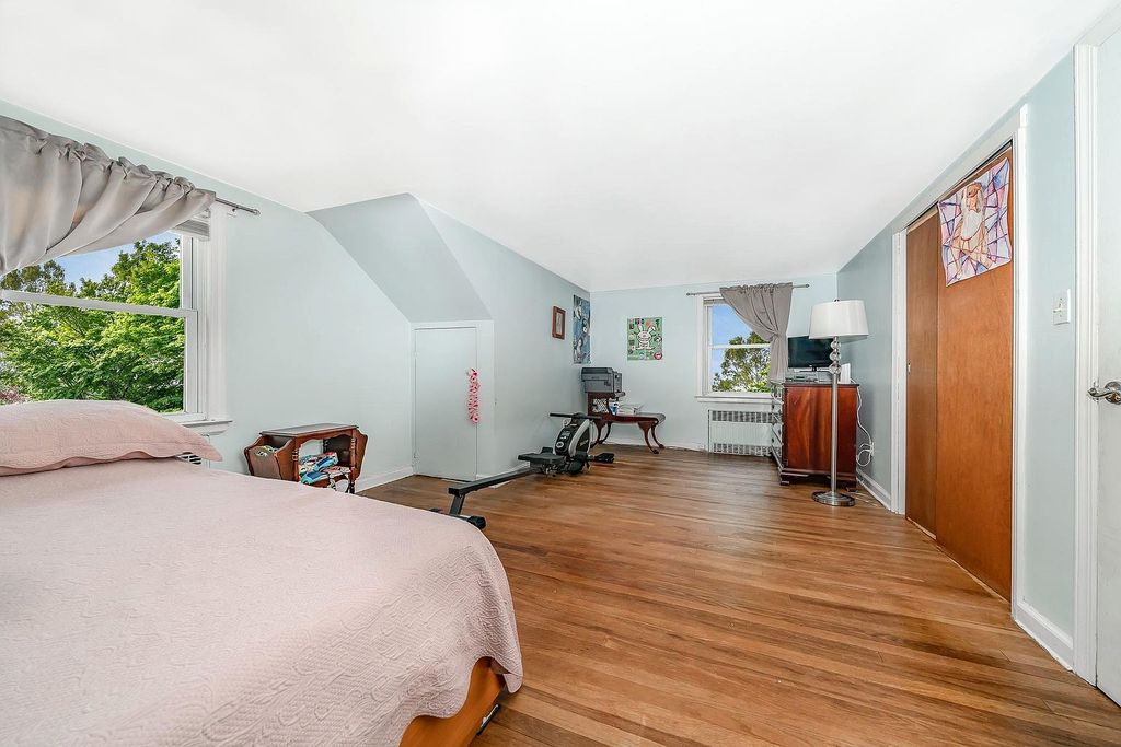 Property in a prime location with modern interiors