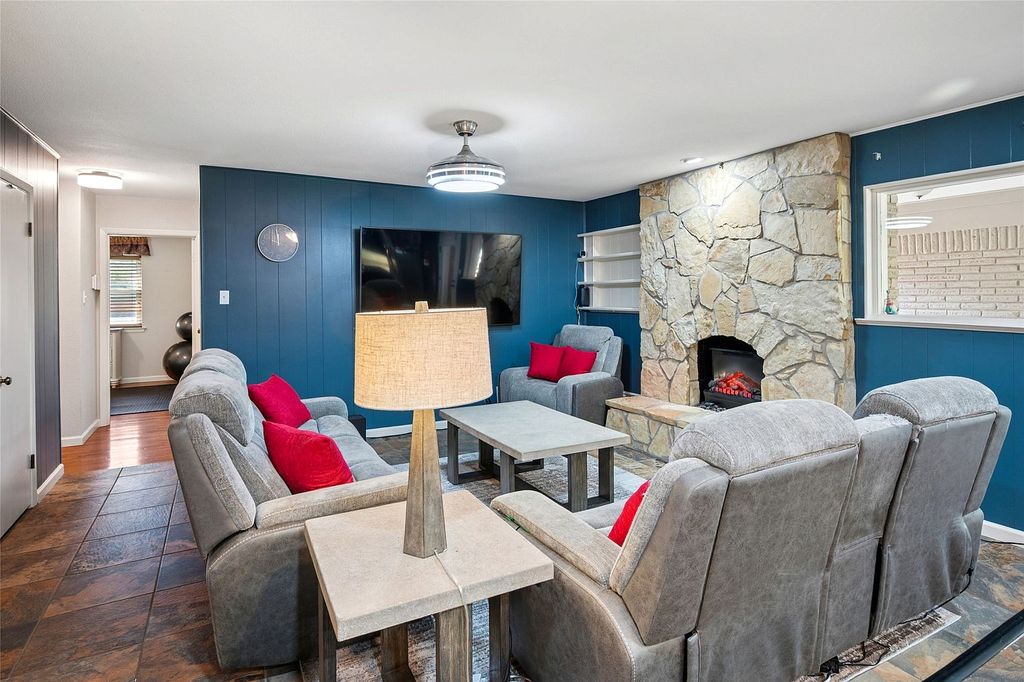 Property in a prime location with modern interiors