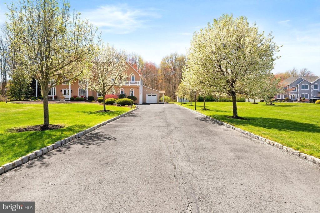 Property in a prime location with modern interiors