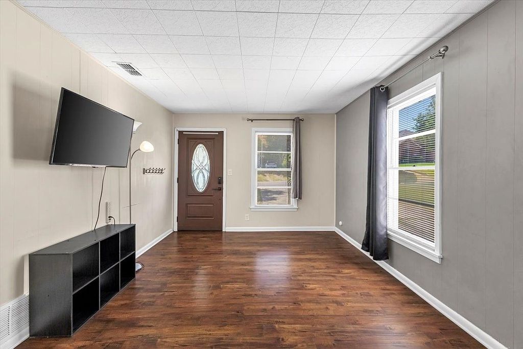 Property in a prime location with modern interiors