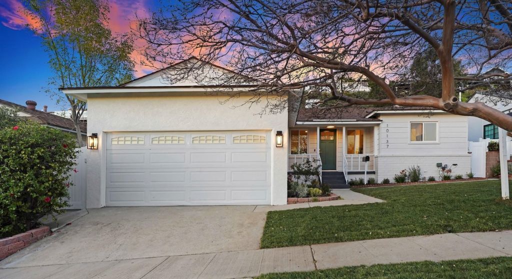 10137 Lanark St, Sun Valley, CA 91352