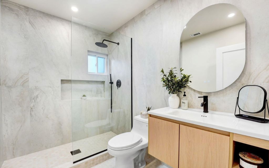 Property in a prime location with modern interiors