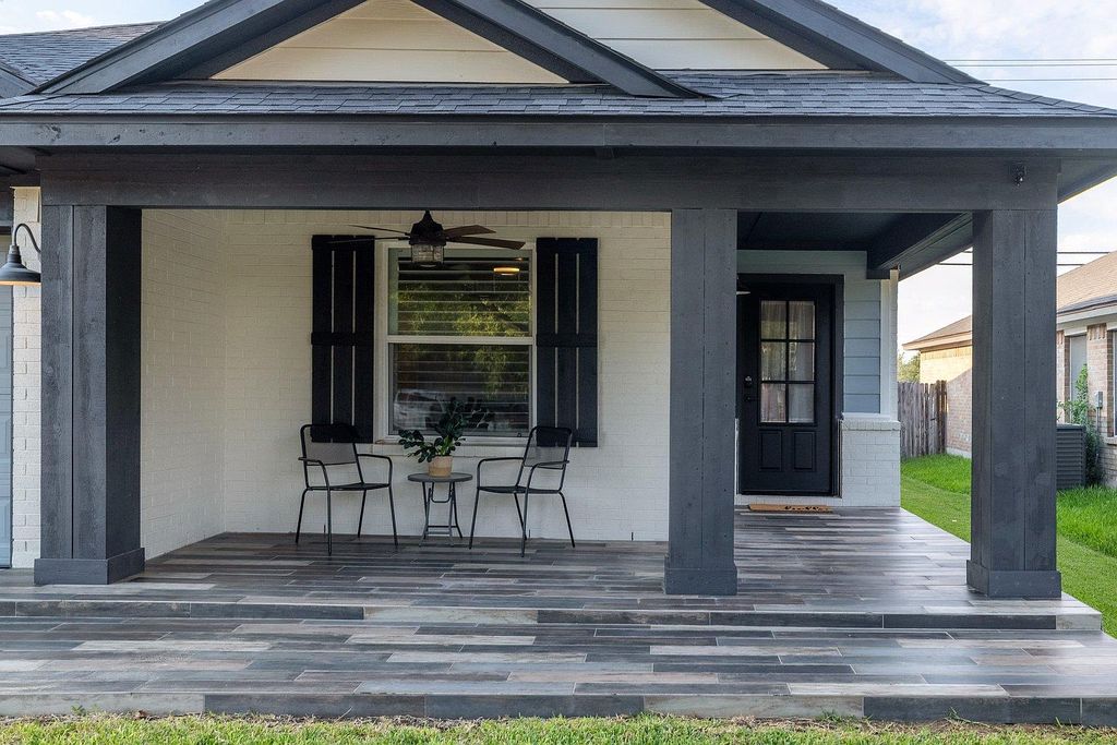 Property in a prime location with modern interiors