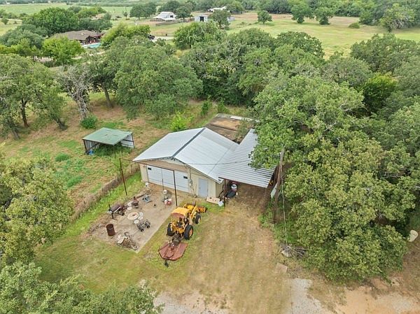 Property in a prime location with modern interiors