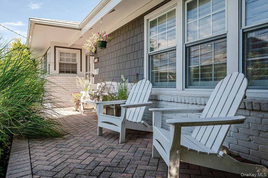 Property in a prime location with modern interiors