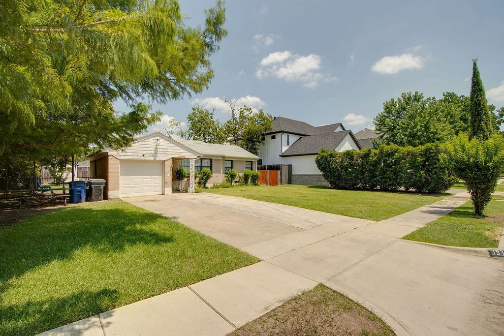 Property in a prime location with modern interiors