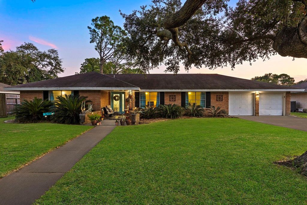 Property in a prime location with modern interiors