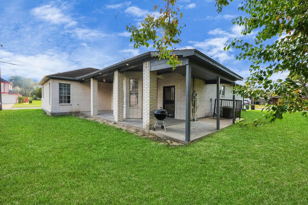 Property in a prime location with modern interiors