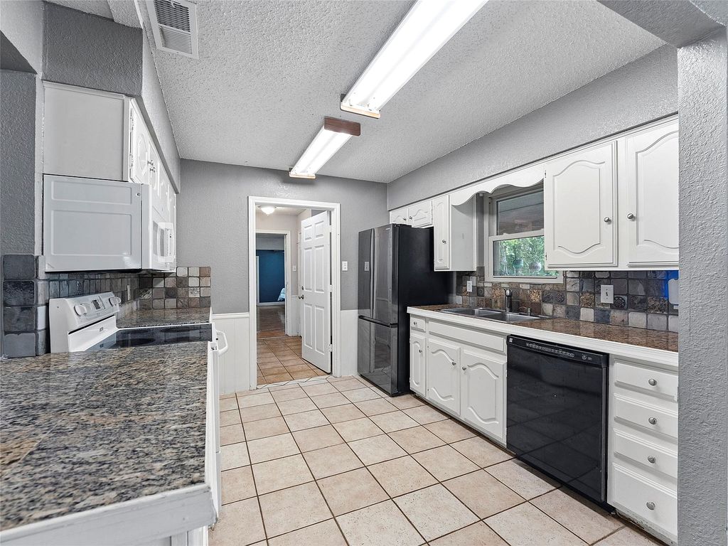Property in a prime location with modern interiors